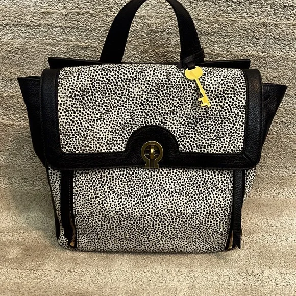 ❤️ Fossil Amelia White Cheetah Black Leather Backpack Shoulder Bag ZB7856504 FS - Picture 1 of 14